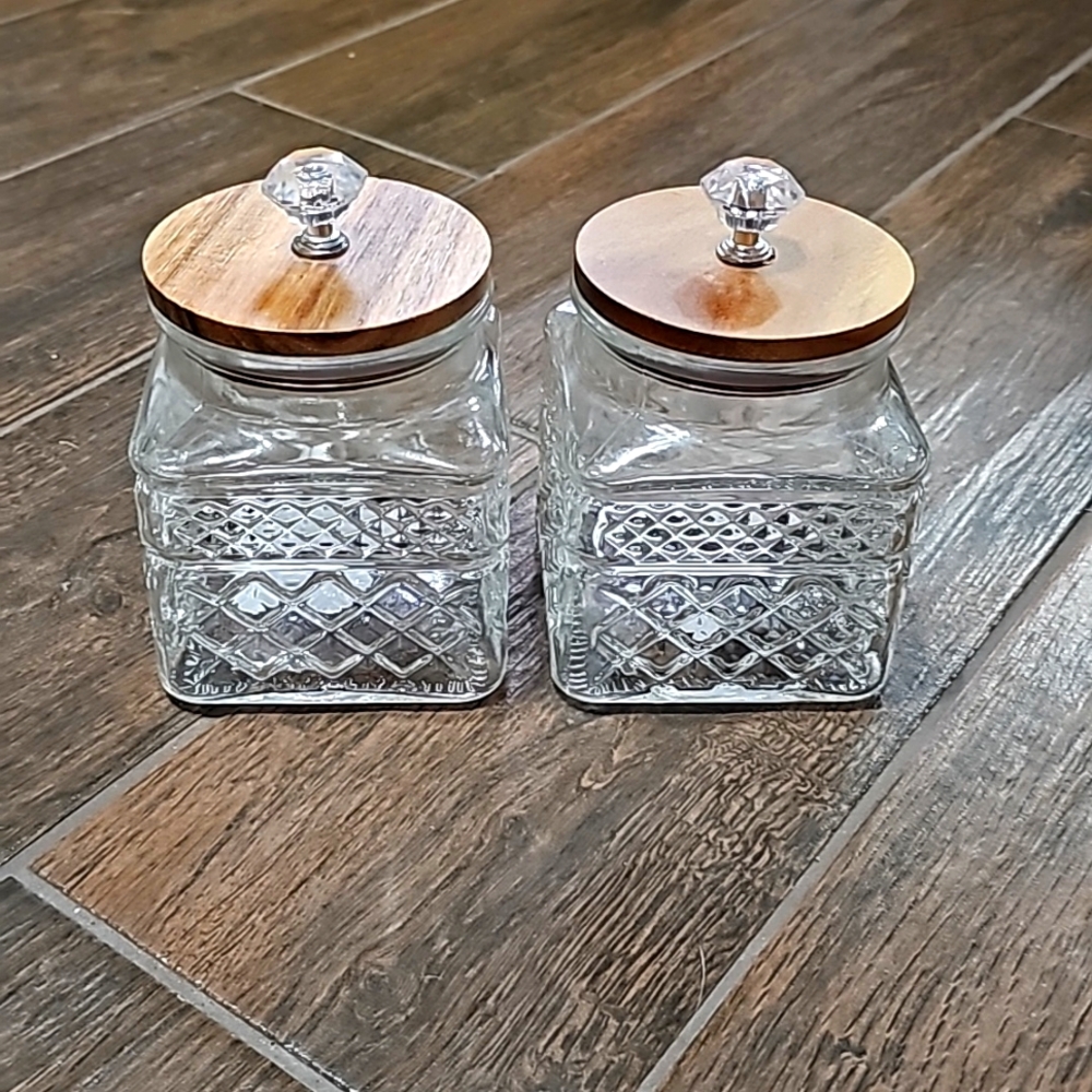 Set of 2 Glass Storage Jars with Airtight Bamboo Lids with Decorative Handles